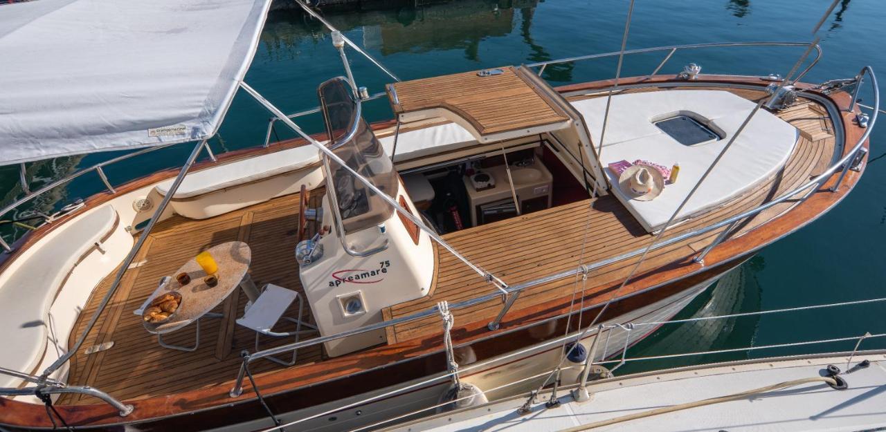 Hebergements Bateaux A Quai Porquerolles Eksteriør bilde