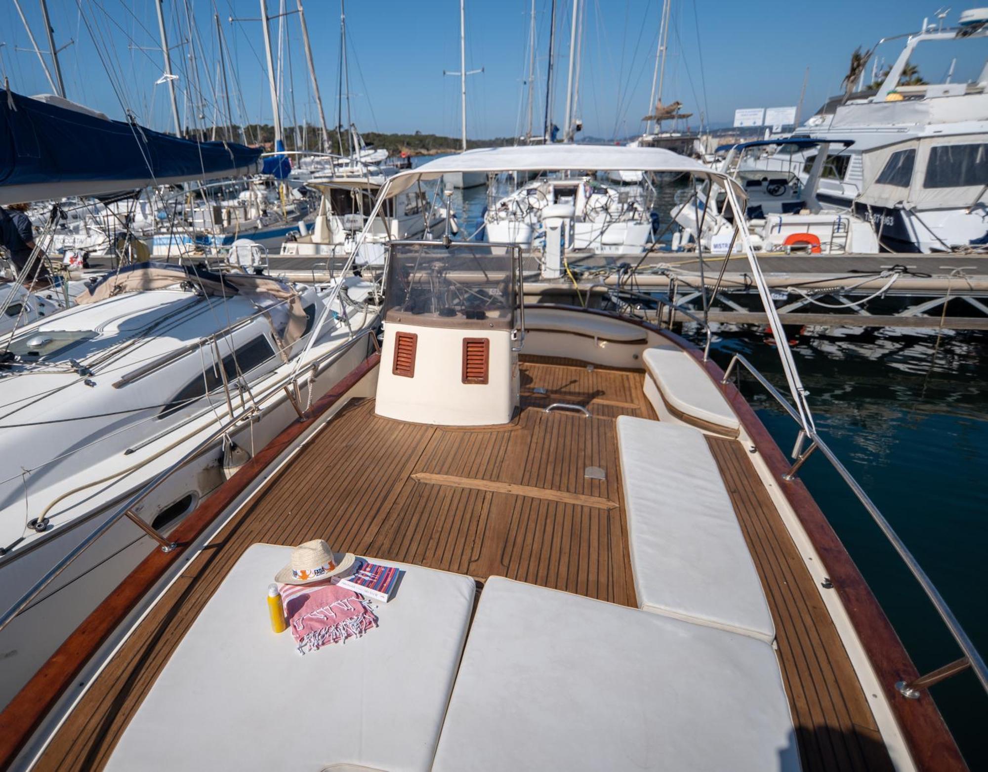 Hebergements Bateaux A Quai Porquerolles Rom bilde